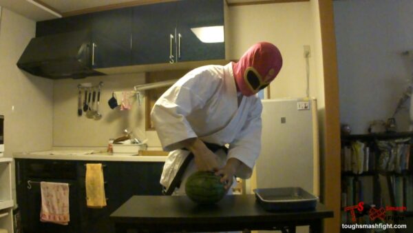 TSF005　GIANT Rina chops watermelon by hand - Image 5